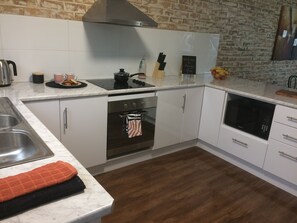 Superior Apartment, 2 Queen Beds, Garden View | Private kitchen | Full-size fridge, microwave, oven, stovetop