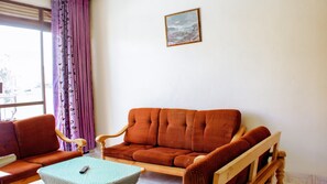 Apartamento | Zona de estar | Televisión de 32 pulgadas con canales por cable