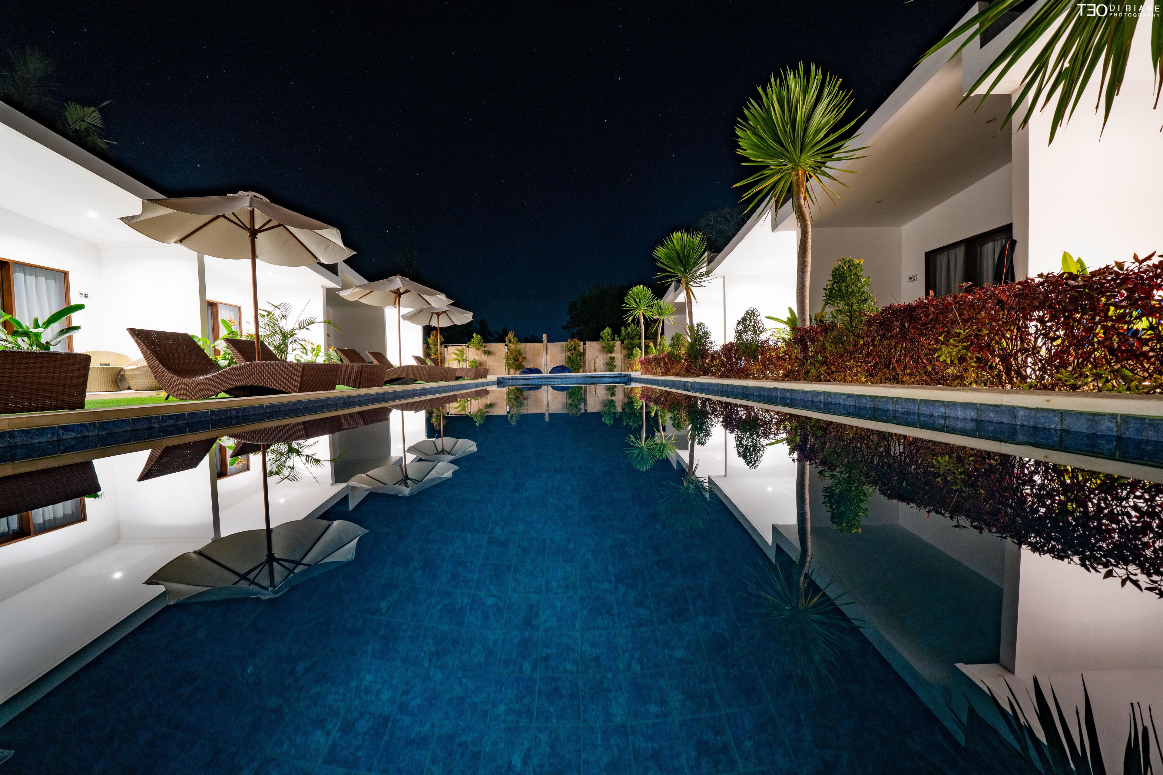 outdoor pool, pool loungers