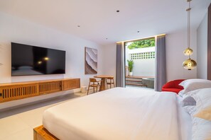 1 bedroom honeymoon suite private pool