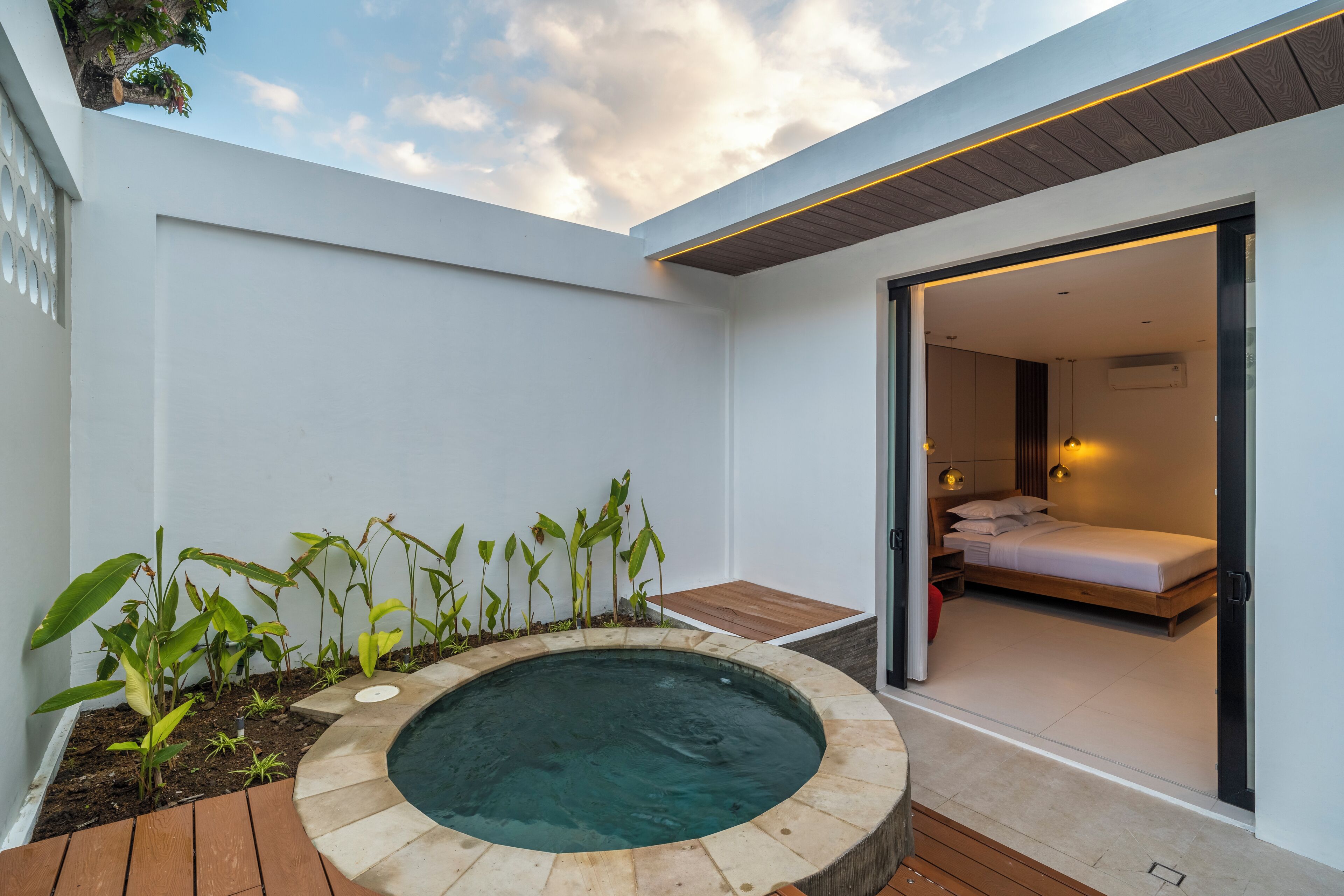 1 bedroom honeymoon suite private pool | 高档床上用品、迷你吧、客房内保险箱、特色装修