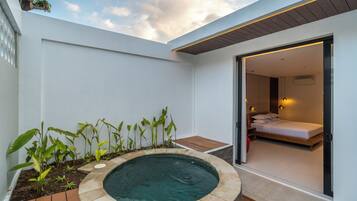 1 bedroom honeymoon suite private pool | Premium bedding, minibar, in-room safe, individually decorated