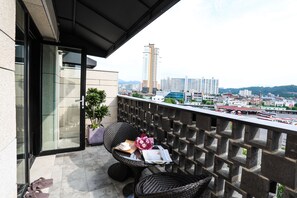Luxury Terrace Double Room | Balcony - Jeonju Mari Hotel Terminal Store (Jeonju)