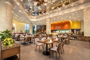 Breakfast, lunch and dinner served - DIC Star Hotels & Resorts Vinh Phuc (Vinh Yen)