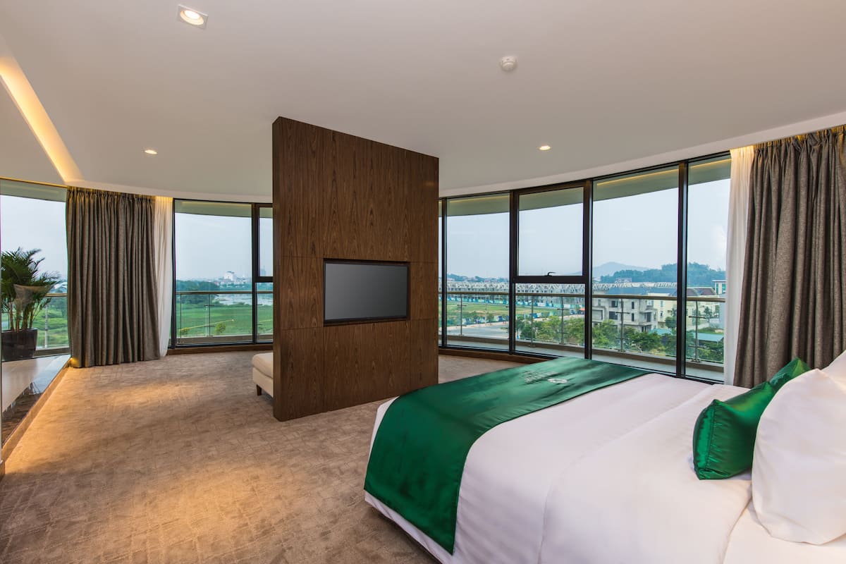 Executive suite | 1 slaapkamer, donzen dekbedden, een minibar, een kluis op de kamer