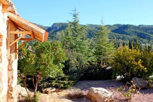 Landhaus (Vollvermietung) Berggebiet mit Pool für 4 Personen