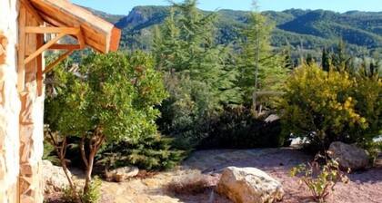 Landhaus (Vollvermietung) Berggebiet mit Pool für 4 Personen