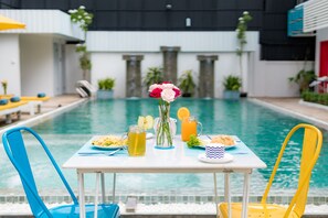 تناول الطعام بالخارج