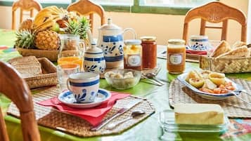 Breakfast, lunch, dinner served; local and international cuisine
