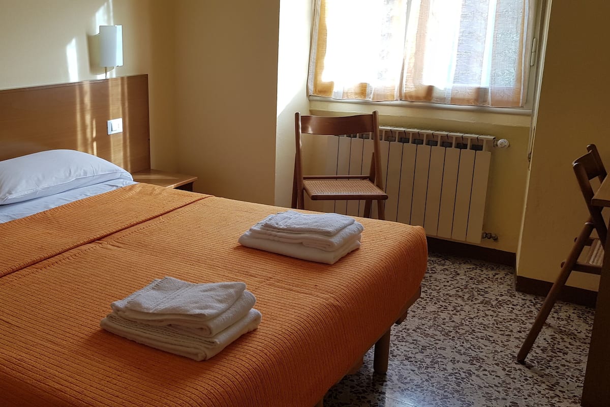 Standaard tweepersoonskamer, gedeeltelijk uitzicht op meer | 18 slaapkamers, donzen dekbedden, pillowtop-bedden