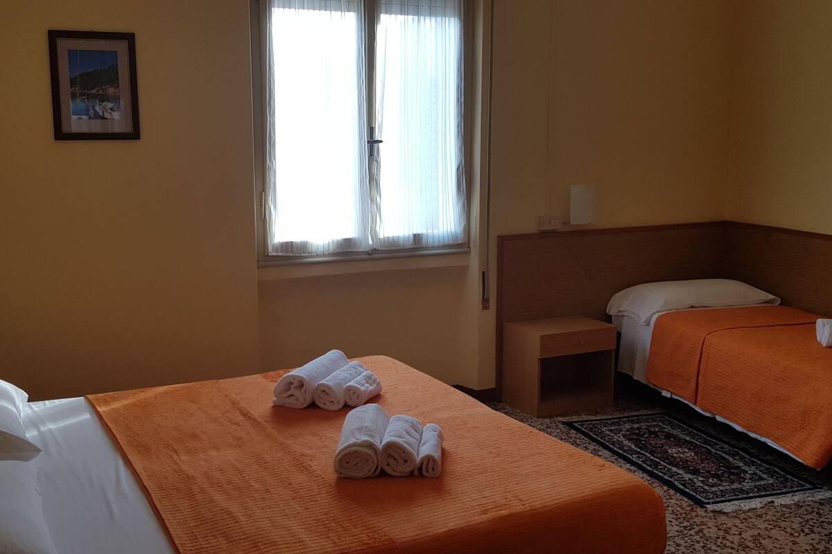 Deluxe driepersoonskamer | 18 slaapkamers, donzen dekbedden, pillowtop-bedden