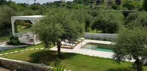 Outdoor pool, pool umbrellas, sun loungers - Villa Marian (Apokoronas)
