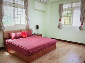 Doppelzimmer, 1 Queen-Bett, Nichtraucher | Schreibtisch, Verdunkelungsvorhänge, Zustellbetten, kostenloses WLAN