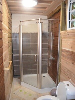 Double Room, Non Smoking | Bathroom | Shower, rainfall showerhead, hair dryer, towels