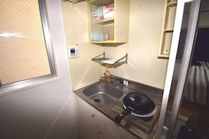 Deluxe Apartment, 2 Double Beds, Non Smoking (701) | Private kitchenette