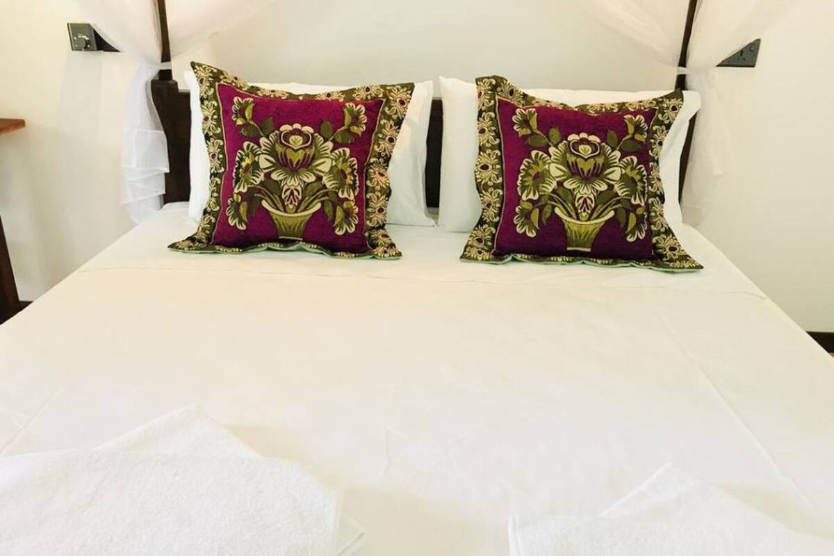 Premium bedding, Select Comfort beds, rollaway beds, free WiFi