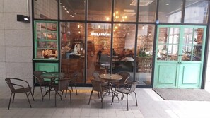 Outdoor dining - H Stay (Goyang)