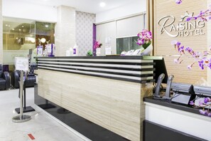 Reception - Capital O 454 Raising Hotel (Makassar)
