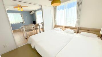 Villa, para no fumadores (Onna 2A,BBQ,4CarsOK,No Swimming Pool) | 4 habitaciones, escritorio, wifi gratis y ropa de cama