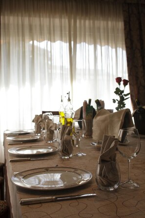 Breakfast, lunch and dinner served - Astor Hotel (Frosinone)