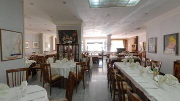 Daily buffet breakfast (EUR 7 per person)