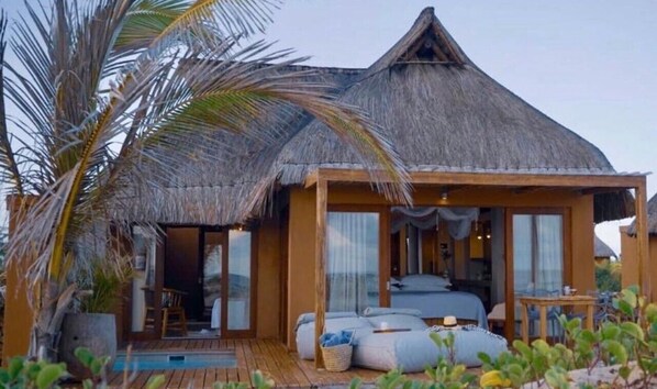 Ropa de cama de alta calidad, colchones Select Comfort y minibar