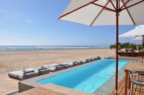 Sulla spiaggia, sabbia bianca, 2 bar sulla spiaggia
