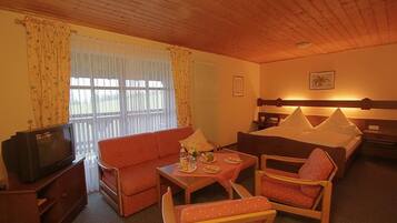 Double Room | Desk, free WiFi, bed sheets