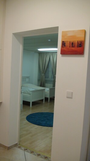 雙人房, 共用浴室 | 書桌、熨斗/熨衣板、免費無線上網