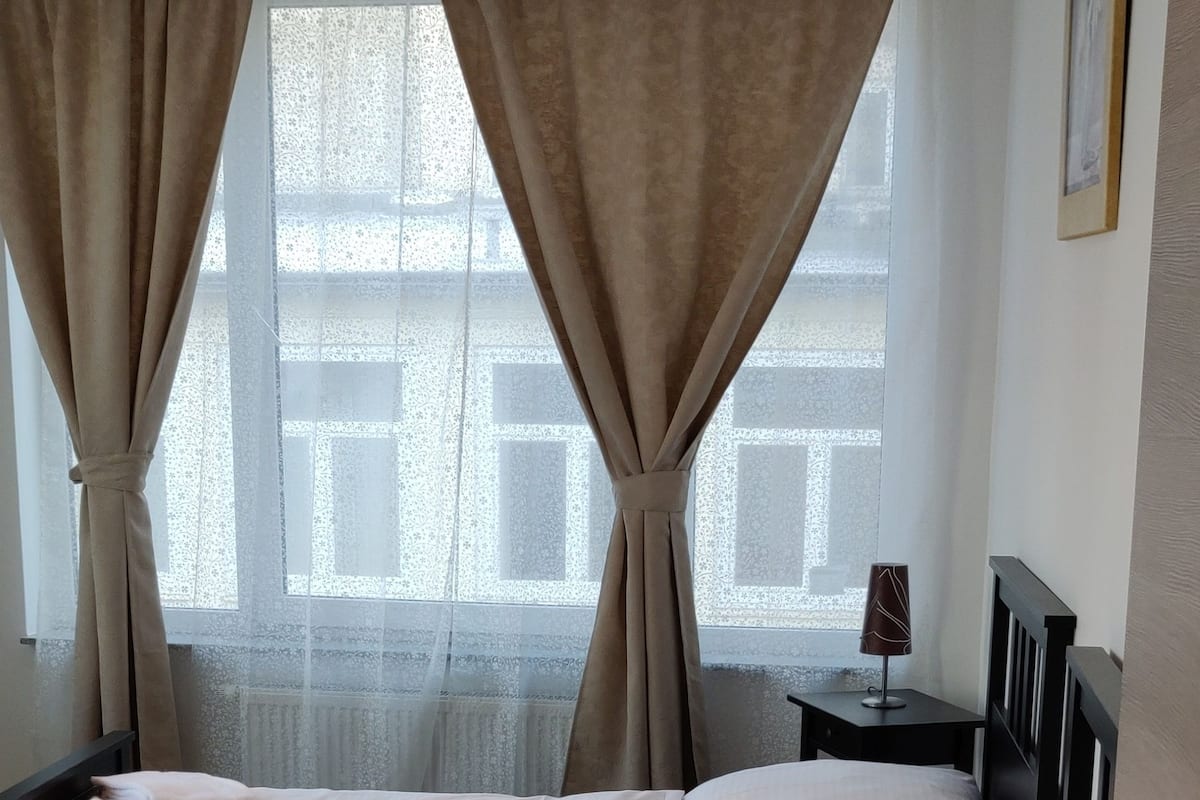 Studio | Desk, iron/ironing board, free WiFi