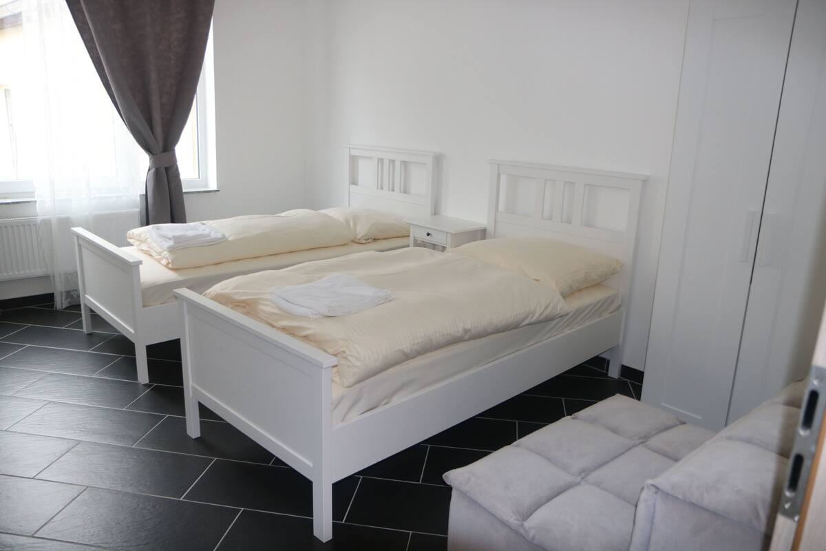 Triple Room | Desk, iron/ironing board, free WiFi