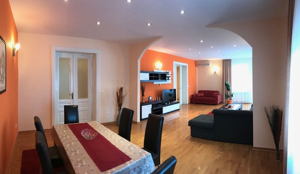 Lägenhet Comfort | Vardagsrum | Platt-tv