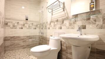 Dobbeltrom – comfort, 2 enkeltsenger, ikke-røyk | Bad | Dusj, regndusjhode, toalettartikler (inkludert) og hårføner