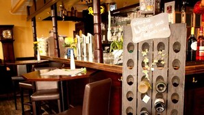 Bar (on property) - Neubert s Gasthaus am Rhein (Lahnstein)