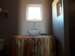 Luxury Tent, 2 Single Beds, Accessible, Mountain View | Bathroom | Shower, towels