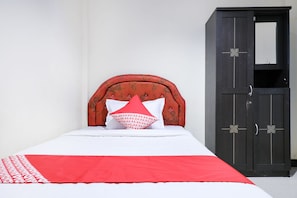 Free WiFi, bed sheets - Hotel O Pondok Helomi (Depok)