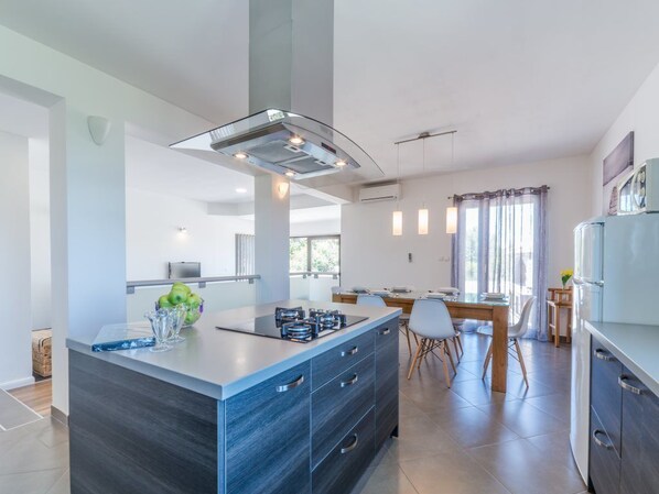 Full-size fridge, dishwasher, cookware/dishes/utensils - Crowonder Villa Marjan With Poll (Zadar)