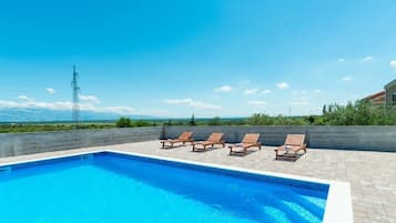 Piscine extérieure