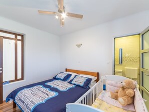 3 bedrooms, cribs/infant beds, free WiFi - Crowonder Villa Marjan With Poll (Zadar)