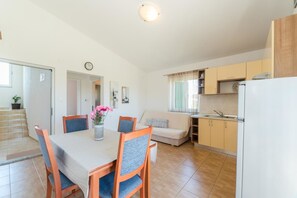 Dining - Crowonder SUN & FUN Blue SKY Apartment (Bibinje)
