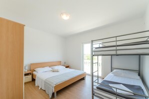 3 Schlafzimmer, schallisolierte Zimmer, Babybetten, kostenloses WLAN