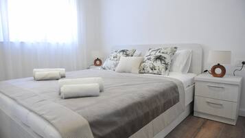 4 bedrooms, iron/ironing board, free WiFi