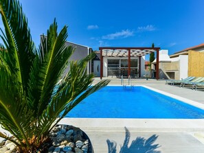 Outdoor pool - Crowonder Vila Nina With Pool (Zadar)