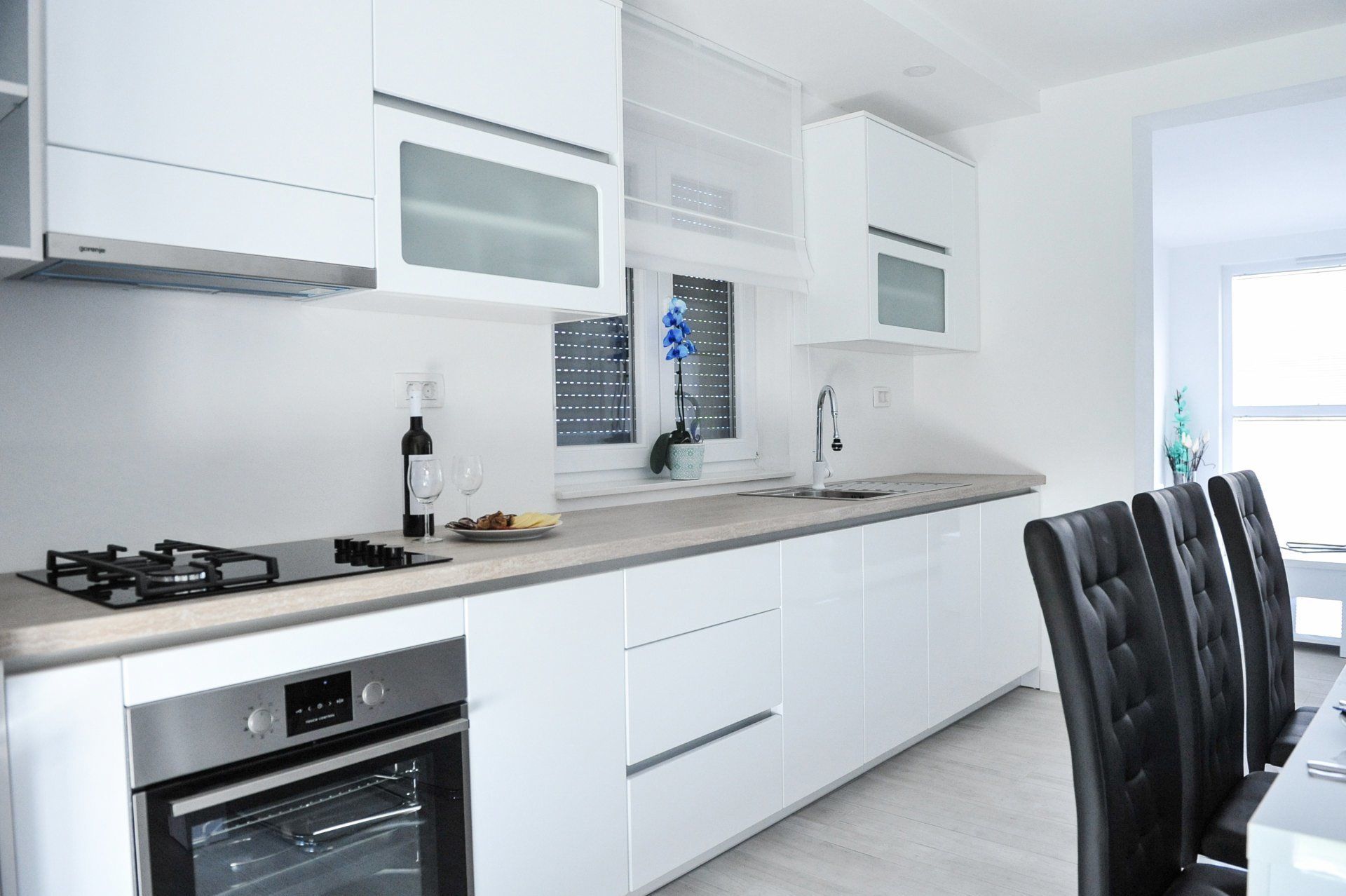 Full-sized fridge, cookware/dishes/utensils