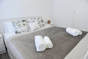 4 bedrooms, iron/ironing board, free WiFi
