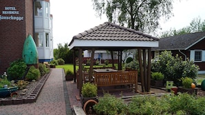 Terrace/patio - Residenz Hansekogge Hotel (Wurster Nordseeküste)