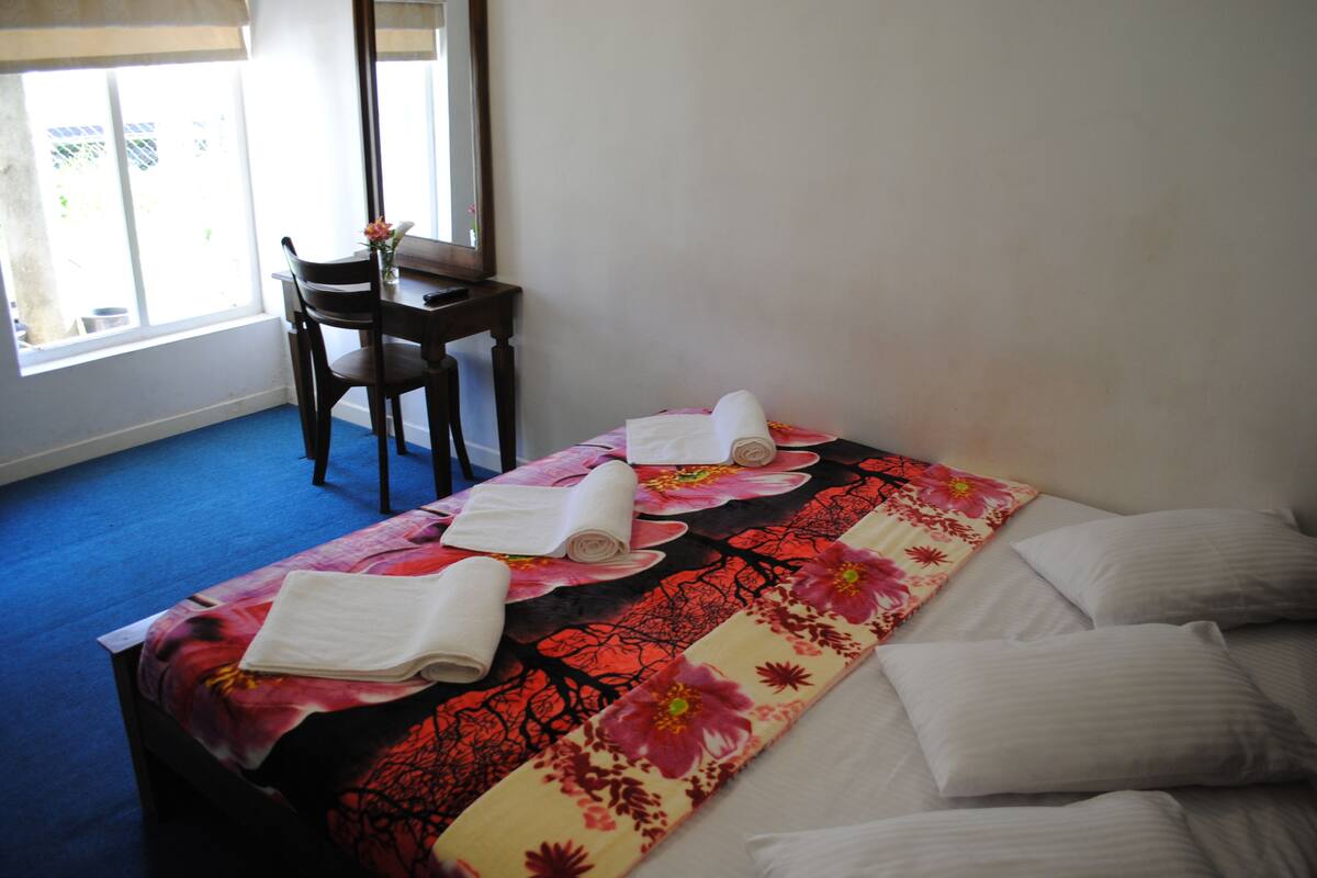 Deluxe Triple Room | Hypo-allergenic bedding, desk, blackout curtains, soundproofing