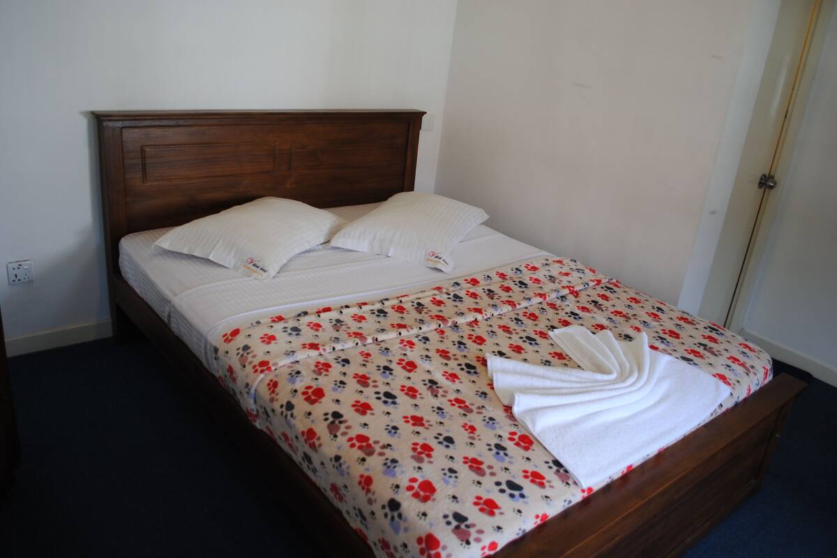 Deluxe Double Room | Hypo-allergenic bedding, desk, blackout curtains, soundproofing