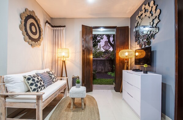 City House | Living area | Flat-screen TV - Cecilya House Balian (Denpasar)