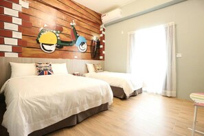 Desk, blackout drapes, free WiFi, bed sheets - Wonderful Life Homestay (Taitung)